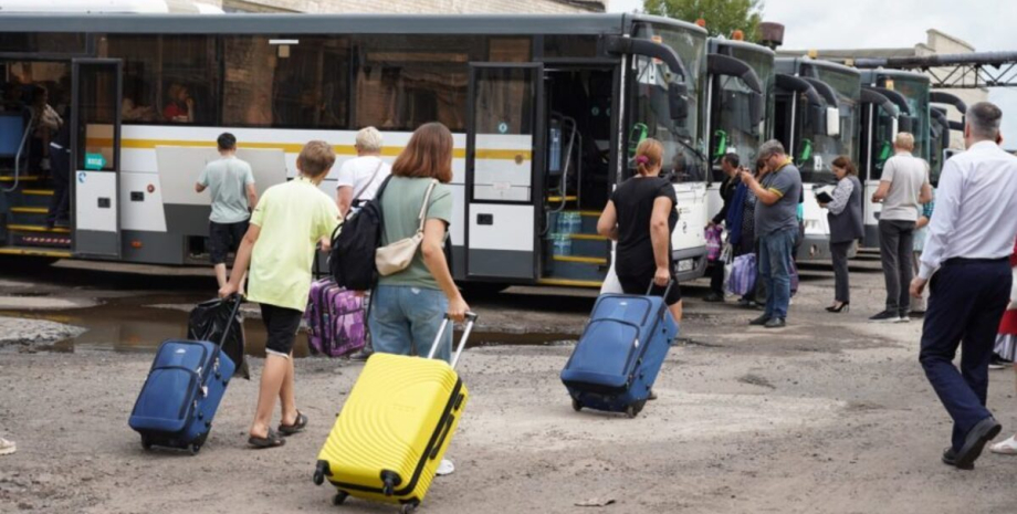 Podle guvernéra regionu Vyacheslav Gladkova, obyvatelé, kteří mají povolení k po...