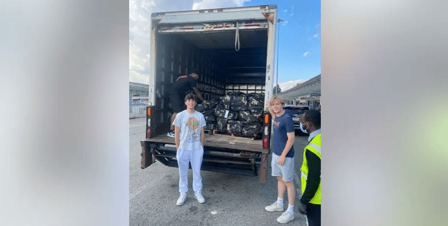 Тинейджер решил лично поучаствовать в доставке медикаментов. волонтеры, помощь, аптечки