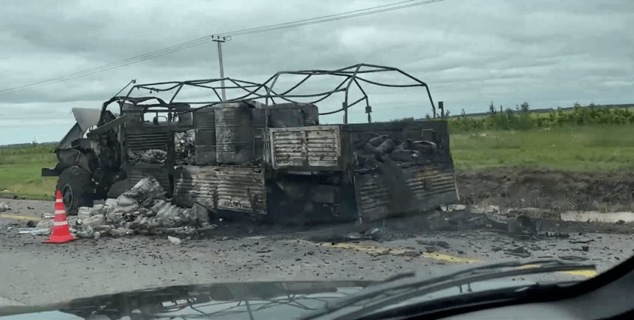 Уничтоженный грузовик Урал-4320 Грузовик Урал-4320, военная техника, мятеж Пригожина, ЧВК Вагнер