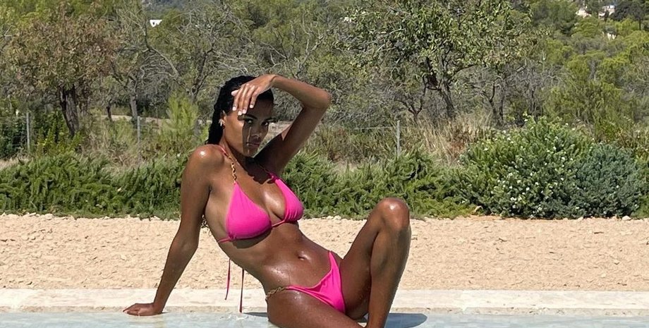 Тина Кунаки, отдых на Ибице, фото