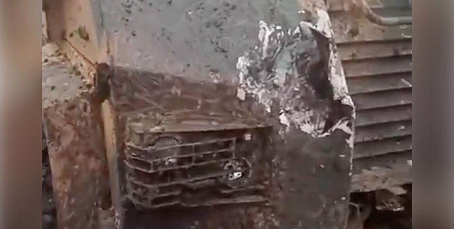 поврежденный бтр