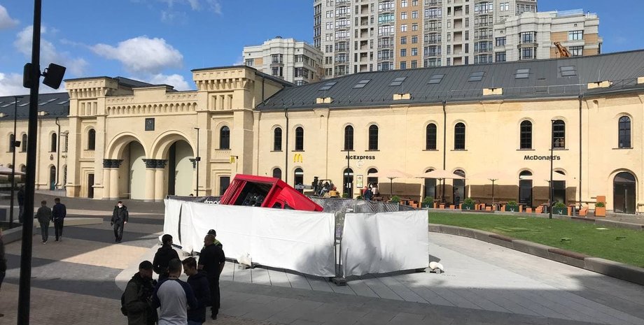 арсенальна площа, фонтан, руйнування, фото