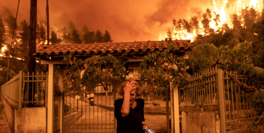 греция, пожар, женщина, фото