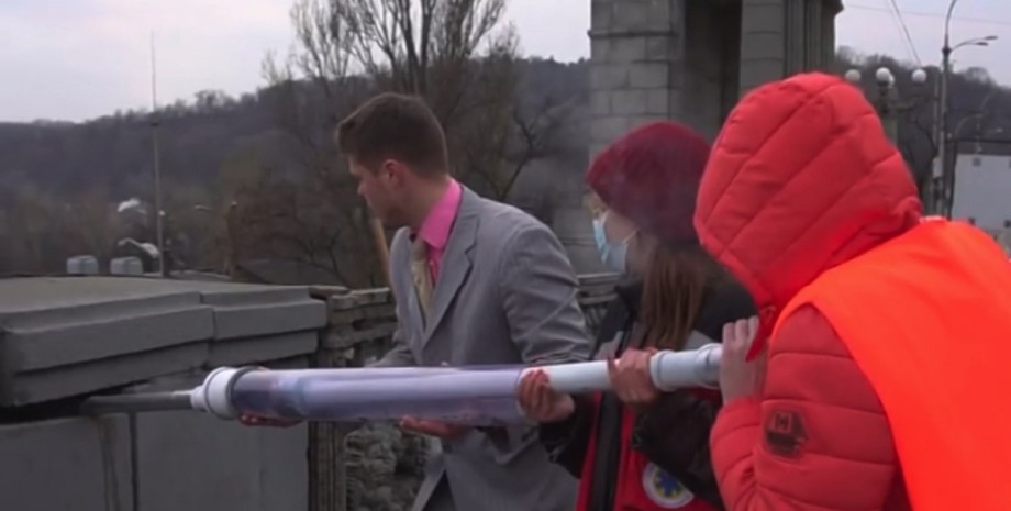 "Вакцинация" моста Патона в Киеве