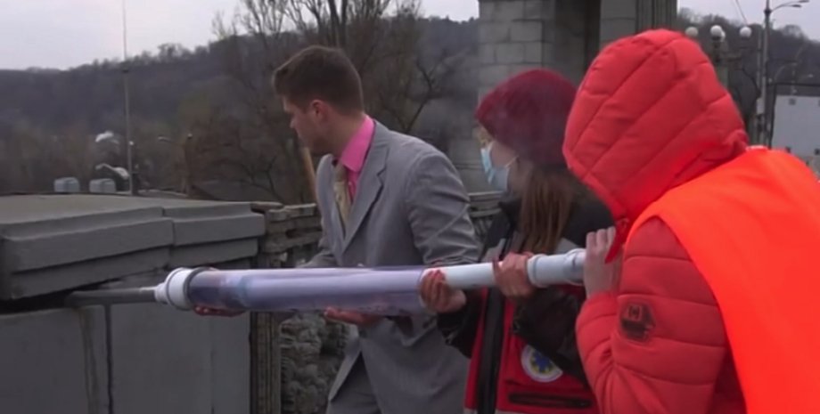 "Вакцинация" моста Патона в Киеве