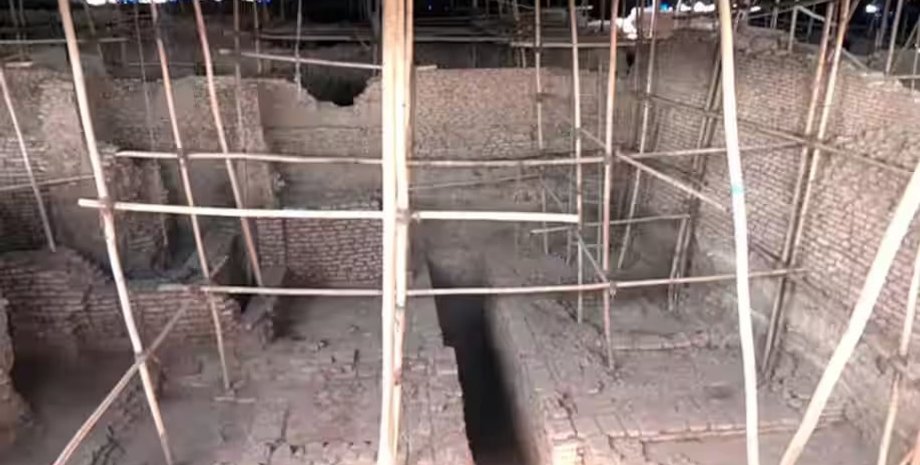 Открытие древнего поселения, Археологические находки в Гуджарате, Миф о темных веках, Радиоуглеродное датирование, Артефакты индо-греческого господства, Древнейший живой город в Индии