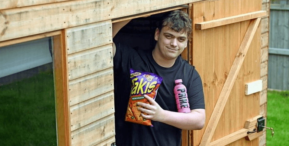 Подросток Подросток, сарай, сад, бизнес, сладости, продажа сладостей, соцсети, TikTok