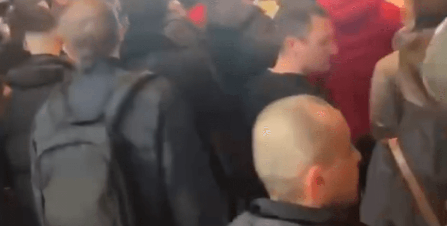 Черги, Варшава, ДП "Документ"