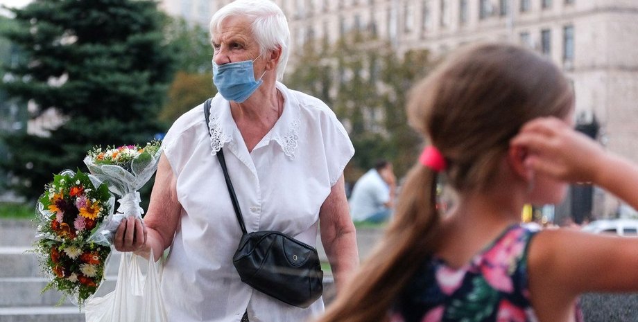 квіти, пенсіонер, маска