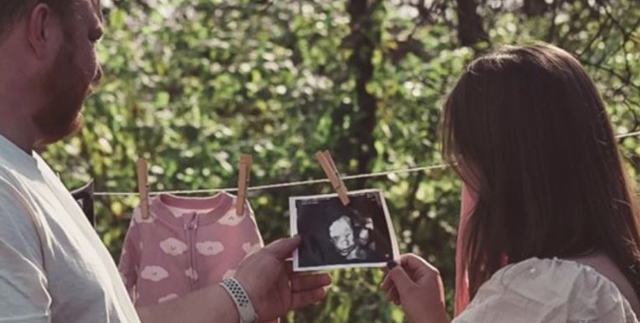 Жінка показала реакцію чоловіка на її живота після пологів, це відео стало вірусним і зібрало безліч переглядів