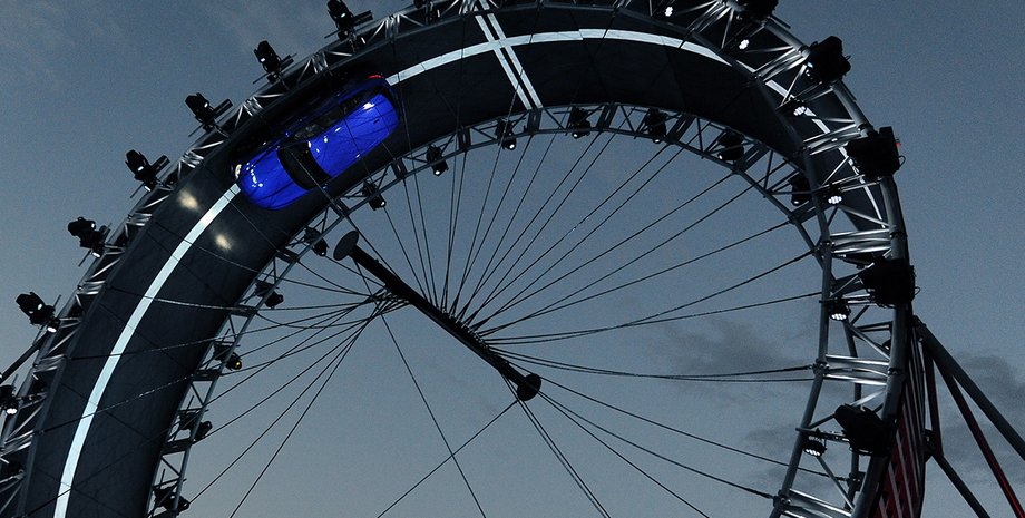 Автомобиль Jaguar F-PACE на треке / Фото: egmcartech.com