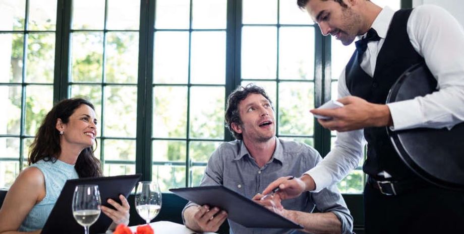 Чаевые в ресторане, оставлять ли, интересные истории из жизни, конфликтные ситуации, официанты, плохое обслуживание