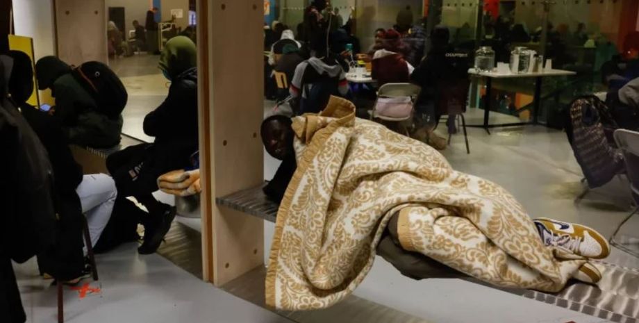 Мигранты довели театр во Франции до банкротства, что об этом известно, беженцы из Африки, кризис