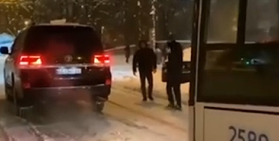 Toyota Land Cruiser, снегопад в Днепре, Audi A6 Avant