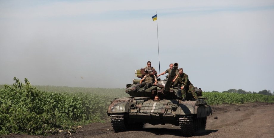 Танкисты ВСУ в Донбассе / Фото: пресс-центр АТО