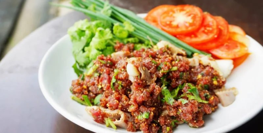 Кои плу, блюдо-убийца, какой салат вызывает рак, опасная еда в Таиланде, инфицированная паразитами рыба, фото, питание