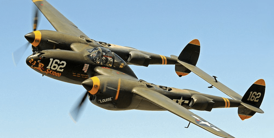 Истребитель ВВС США P-38 Lightning