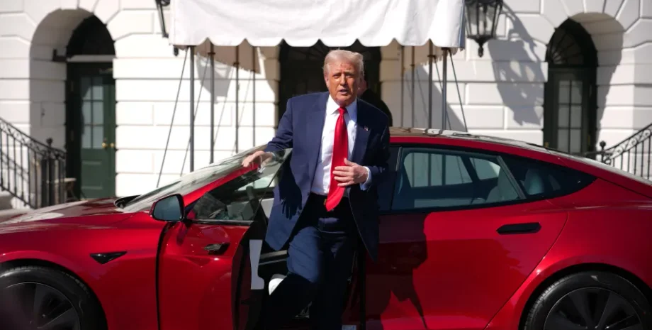 Трамп планирует избавиться от своей "Теслы"