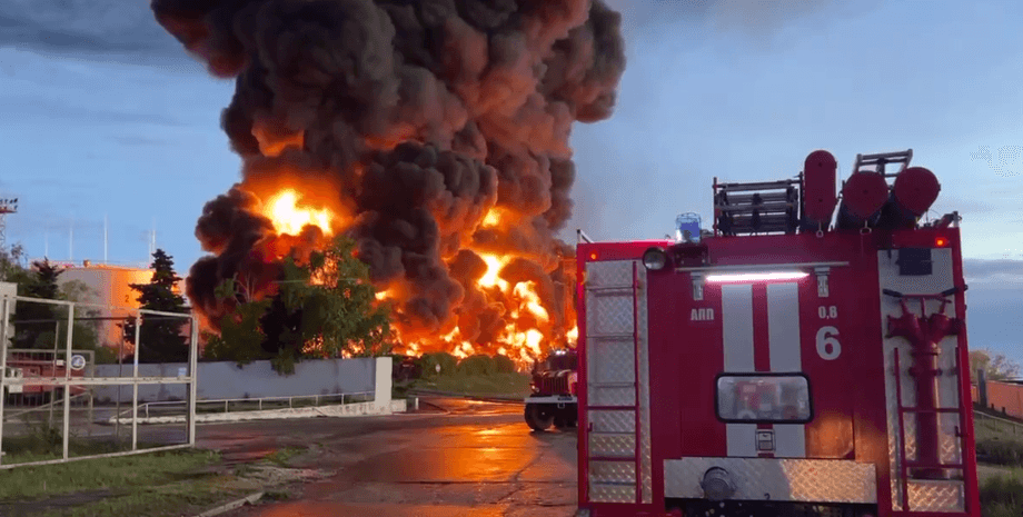 Вибухи у Севастополі, вибухи у Севастополі сьогодні, пожежа у Севастополі, пожежа Севастополь, горить нафтобаза Севастополь