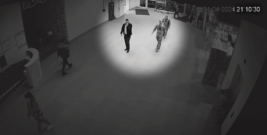 ТЦК, повестка, журналист, Слідство.Инфо, скандал, мобилизация в Украине, фото