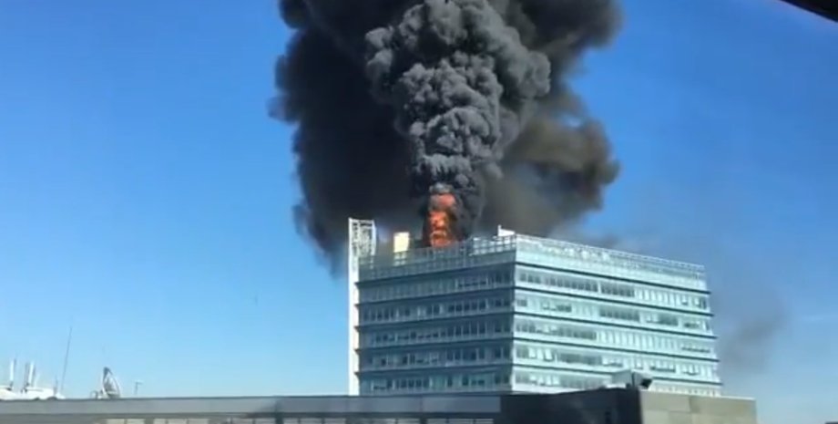 скриншот из видео Raymond Zhong