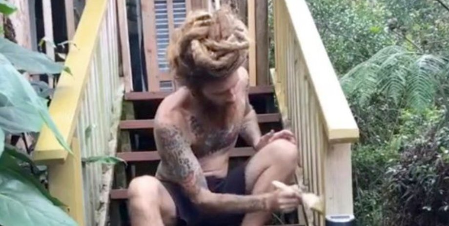 Чоловік, Тарзан, життя в джунглях, життя в лісі, сучасний Тарзан, покинув роботу