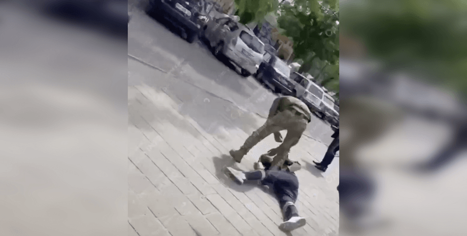 Примусова мобілізація, Одеська область, Болград, бійка, бійка ТЦК, працівник ТЦК побив