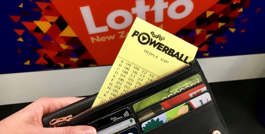 чоловік у каліфорнії виграв 2 мільярди доларів, виграшний квиток на 2 млрд дол викрали, крадіжка лотерейного квитка