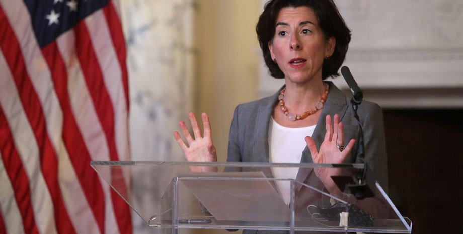 Джина Раймондо, губернатор, демократ