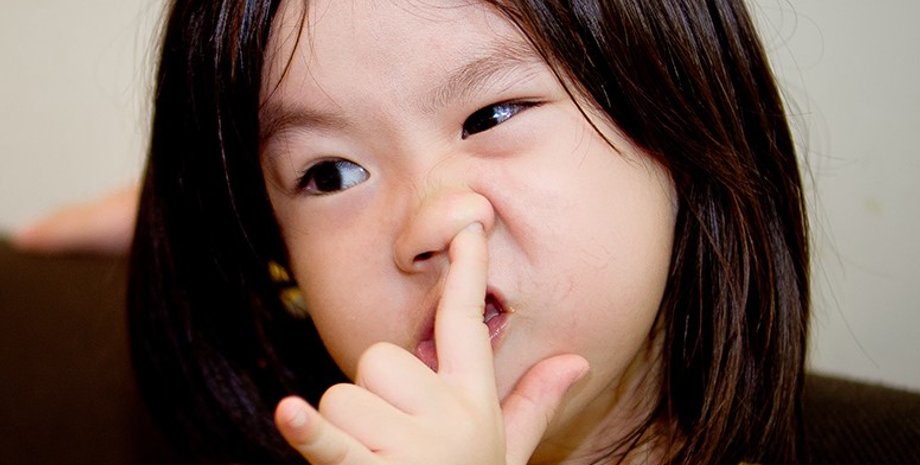 колупатися в носі, пальці в носі, звичка