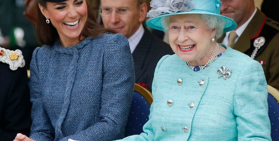 кейт миддлтон работа, королева елизавета и кейт миддлтон, королевская семья великобритании, принц вильям и кейт