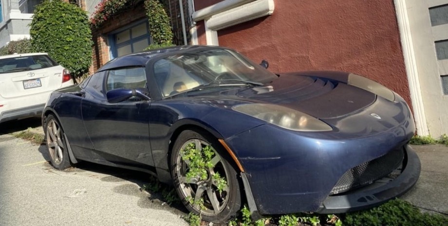 Tesla Roadster, электромобиль Tesla, спорткар Tesla, заброшенные авто