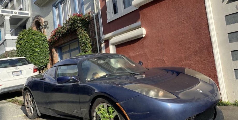 Tesla Roadster, электромобиль Tesla, спорткар Tesla, заброшенные авто