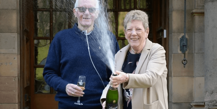 Супруги выиграли 1 млн фунтов, сорвали джекпот, огромная сумма, думали что это мошенничество, много нулей, недвижимость, купили дом, купили машину