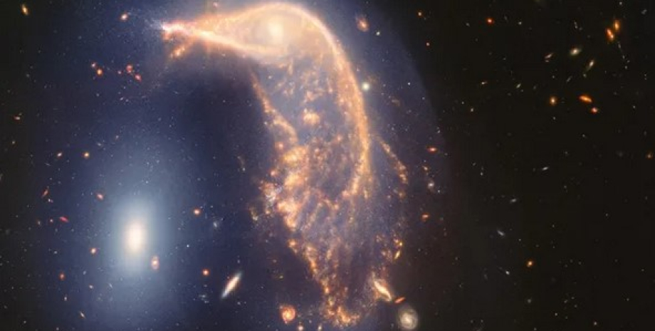 галактики Arp 142