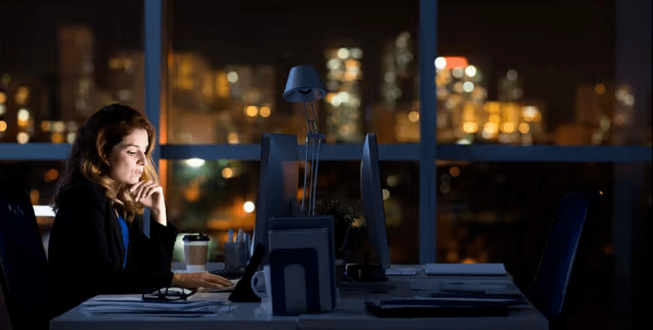 Ночное собеседование Ночное собеседование, собеседование, ночной тест, приглашает в бра, выпивка, алкогольные напитки, босс, начальник, прием на работу