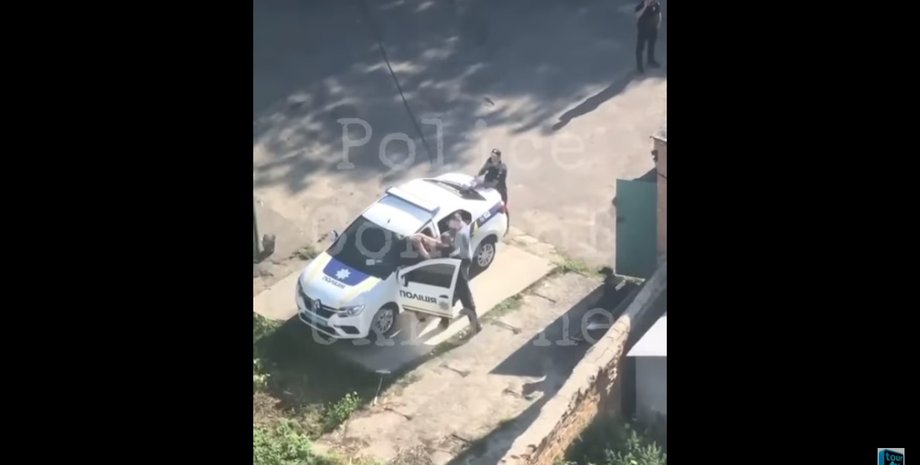 Очевидці зняли бійку копів в Білій Церкві