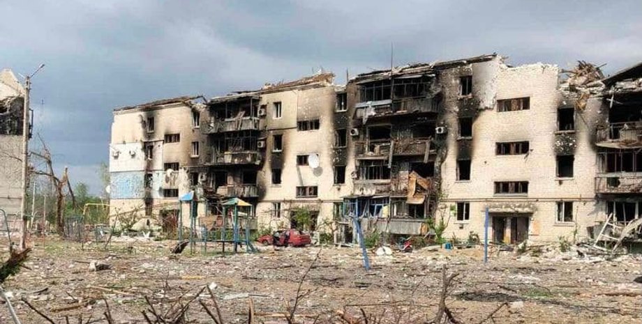 Разрушенный дом в Луганской области, наступление на Северодонецк, российское наступление на Донбассе