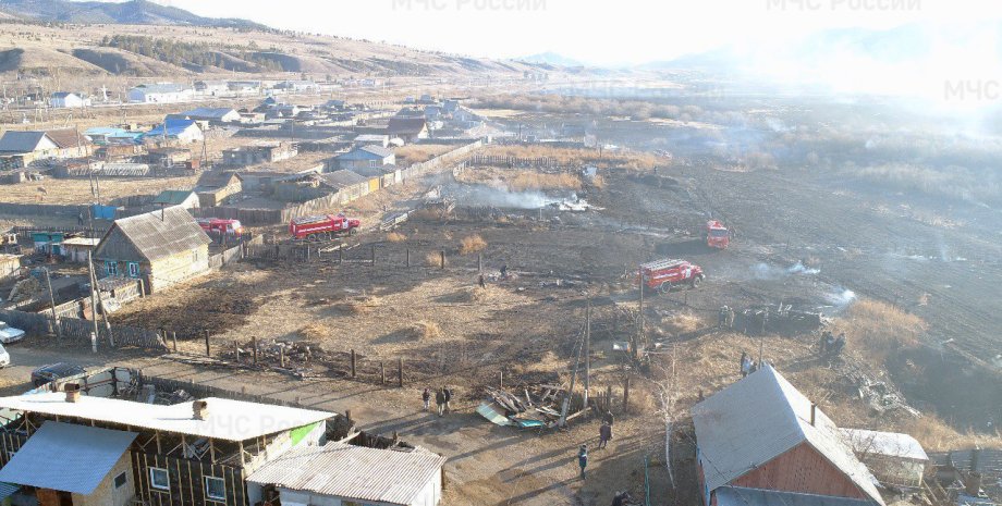 россия пожар пожар, россия пожар, село солонцы, бурятия, пожарные