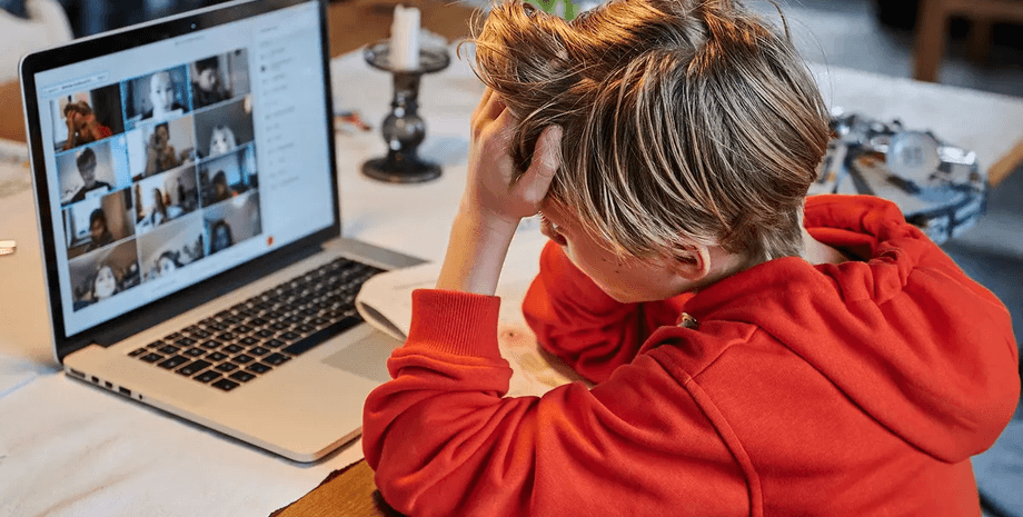 Занятия в Zoom, учеба, школьник, ученик, ученик обманывал учительницу, курьезы, Zoom, видеосвязь, интернет, занятия во время пандемии