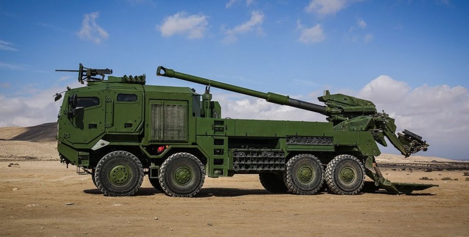 The American army selected the four best self -propelled artillery installations...