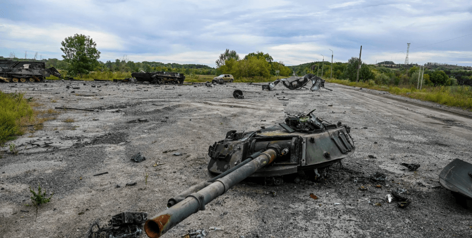 Розбитий російський танк