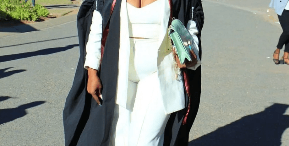 Студентка, получила 1 млн долларов по ошибке, получила грант, устроила пьянку, начала тратить деньги, банковская ошибка,