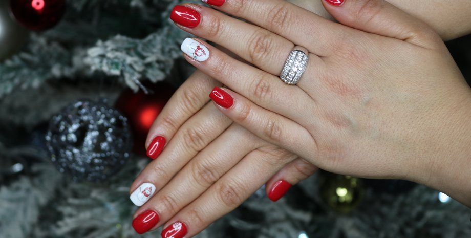 рождественский маникюр 2022