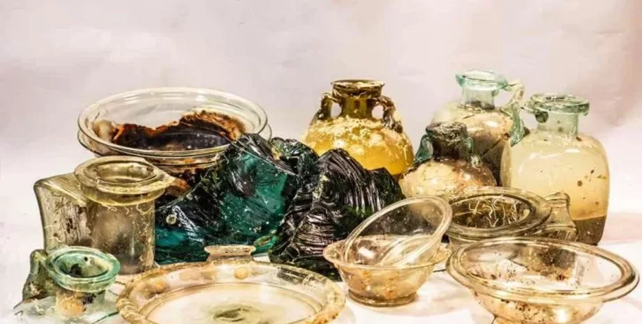 корабль, стекло, археолог, археология, посуда, стеклосырье, изделия, судно, исследование, история, затонувший корабль, аппарат, находка, бутылки, сосуд, глубина, амфора, миссия