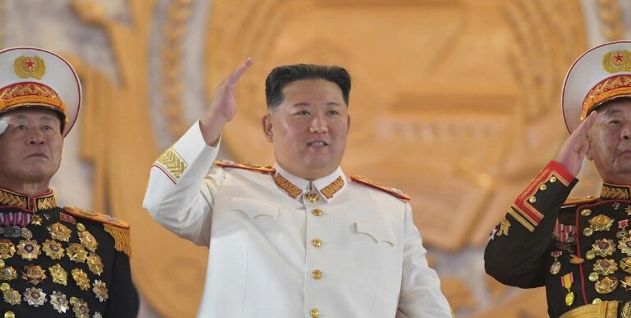 Кім Чен Ин, люди, парад, фото