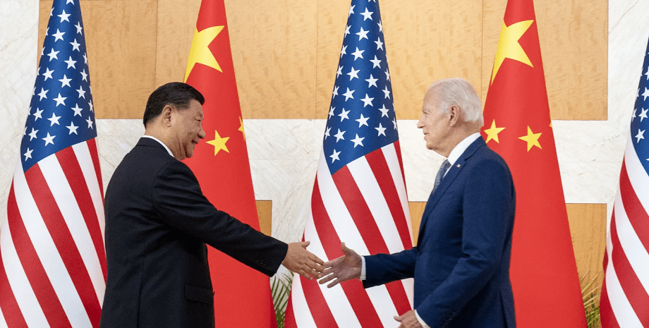 Си Цзиньпин, Джо Байден, флаг Китая, флаг США