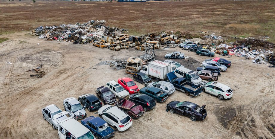 кладбище авто в Буче, кладбище авто, расстрелянные авто, террор в Буче, война в Украине, война с россией