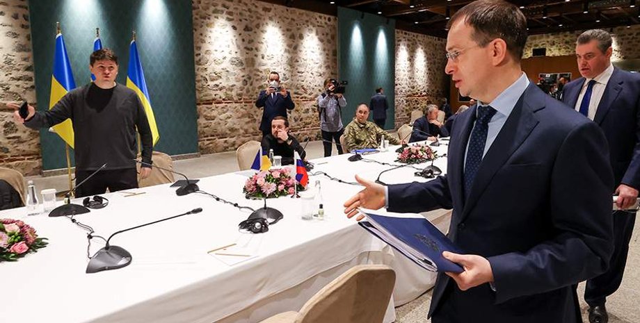 Мирные переговоры, стол переговоров, дипломатия, Офис президента, Михаил Подоляк