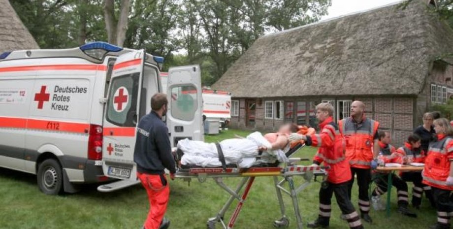 Спасать докторов приехало 150 медиков и полицейских / Фото: Spiegel